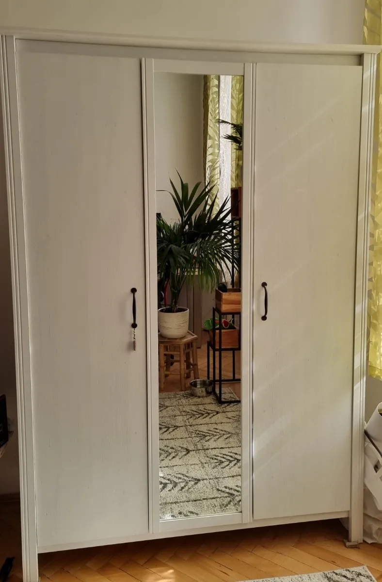Ikea Kleiderschrank weiss 3-türig mit Spiegel, € 0,- (1140 Wien)