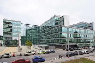 Gewerbeimmobilie mieten in Wien – 1 250 m², € 13