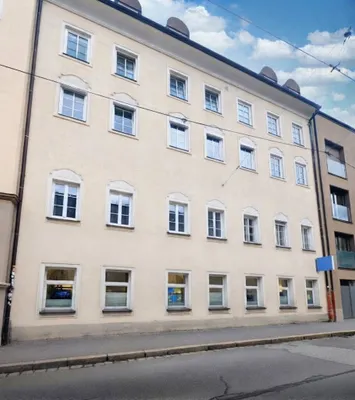 7-Zimmer-Gewerbeimmobilie mieten in Salzburg Stadt – 192 m², € 2.856 – Bild 1 von 6