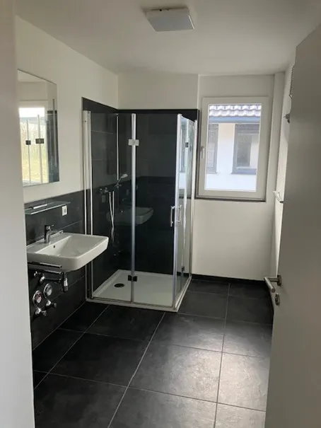 Helle 3-Zimmer-Wohnung mit Balkon in wunderschöner Lage; Seenähe; Blick in die Berge; PROVISIONSFREI - Ansicht 2