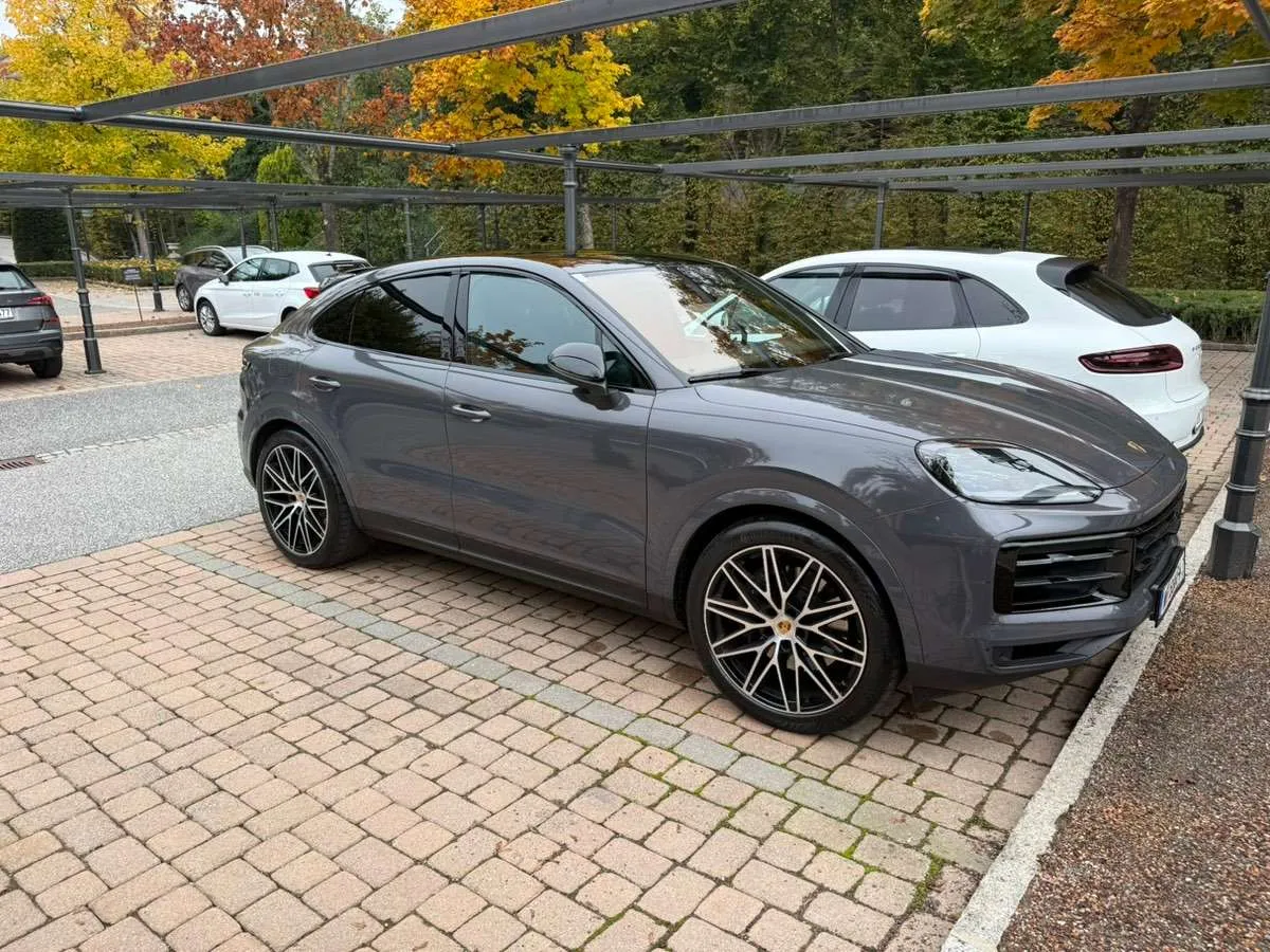 Porsche Cayenne 2023 photo 2