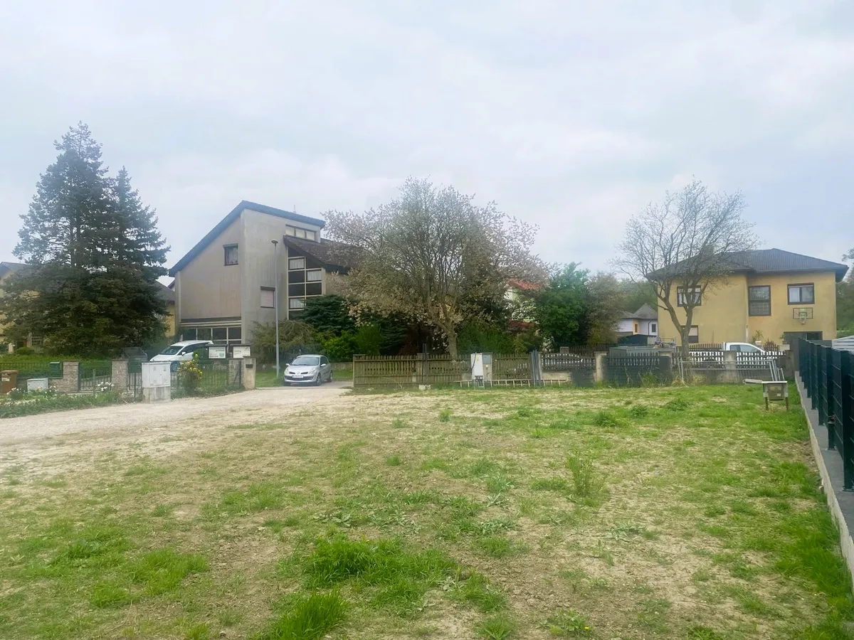 Baugrundstück in Stockerau - Baubewilligung für Doppelhaus bereits vorhanden - Ansicht 2