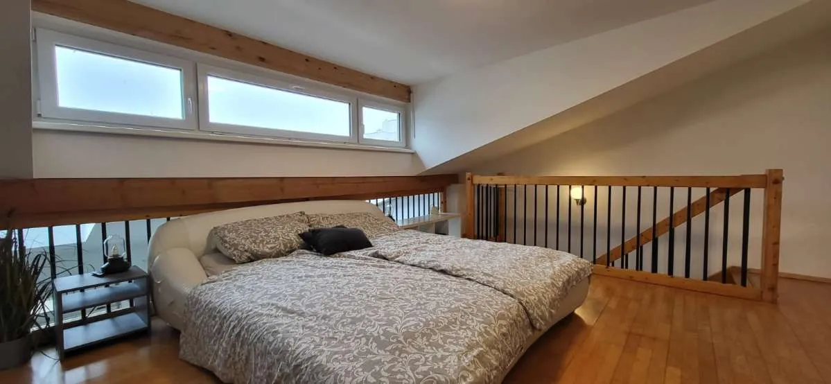 PROVISIONSFREI! Exklusive Maisonette mit großen Dachfenstern & neuem Parkettboden! - Ansicht 3