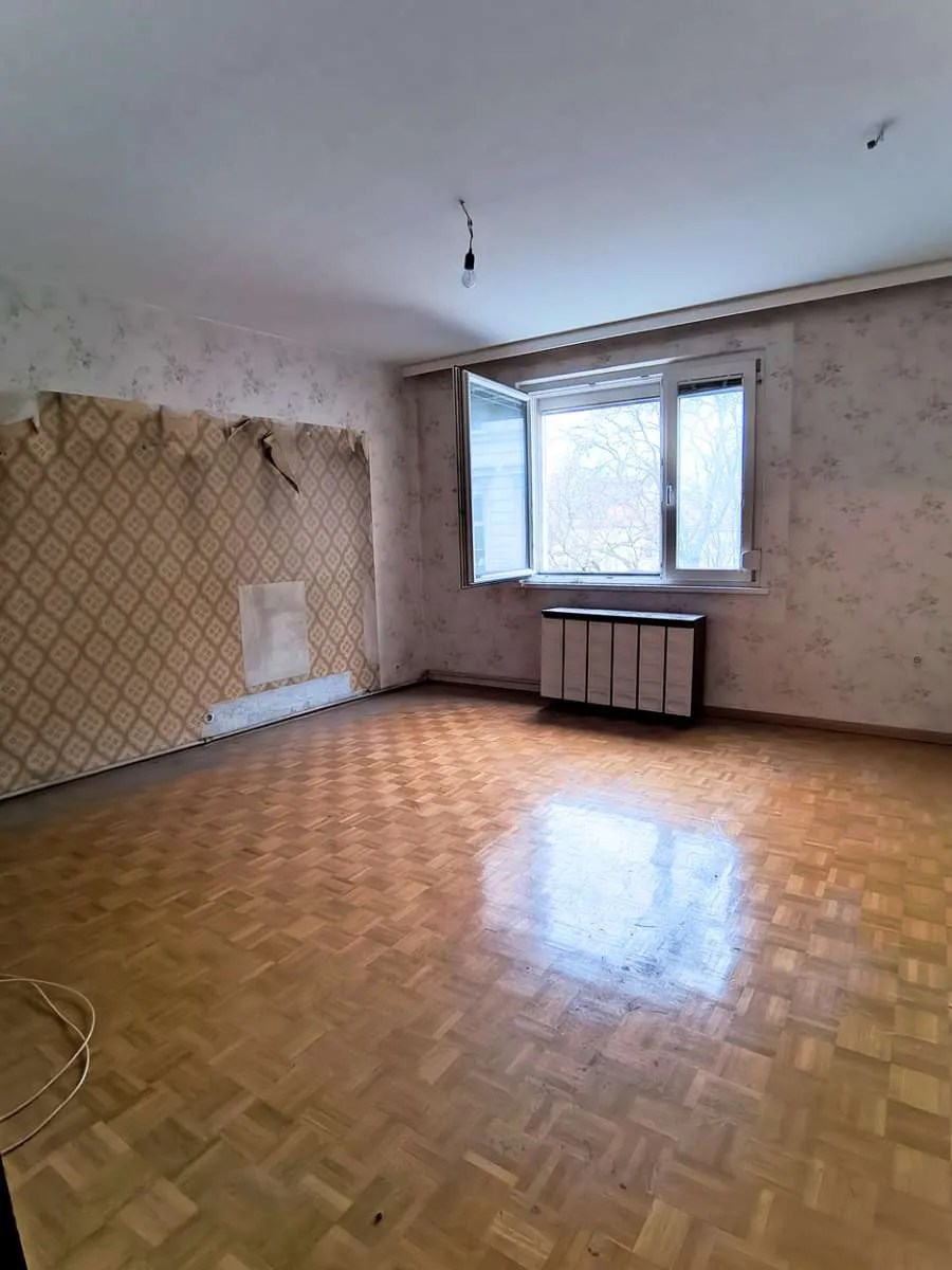 Bei U1-Reumannplatz: Helle 2-Zimmer-Wohnung (ca. 61,5 m²) - 4. Liftstock - gute Raumaufteilung - sanierungsbedürftig - Ansicht 2
