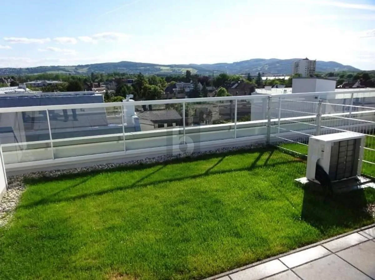 HELLE, RUHIGE WOHNUNG IN ZENTRALER LAGE INKLUSIVE GRÜNER DACHTERRASSE MIT PANORAMABLICK ÜBER KORNEUBURG - Ansicht 3
