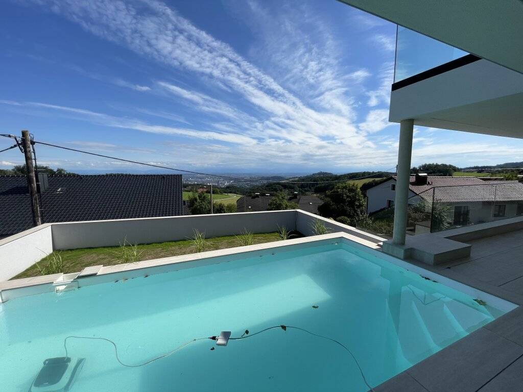 Traumhafte Erstbezugswohnung mit Garten, Pool und Fernblick in Lichtenberg! - Ansicht 2