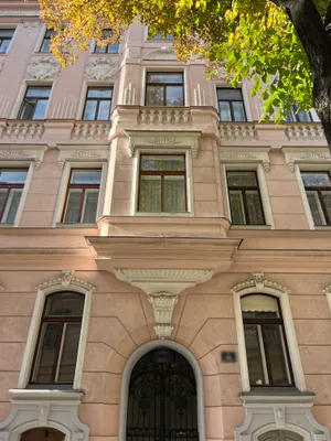 Wien 9: Charmante 2-Zimmer-Altbauwohnung € 762 inkl. BK - vollmöbliert, U4 & absolute Ruhelage – Bild 3