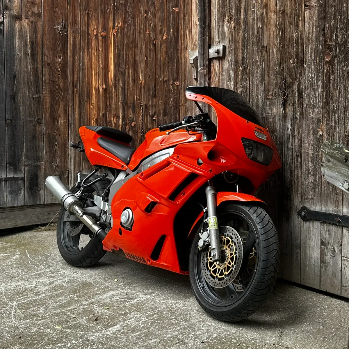 Yamaha FZR