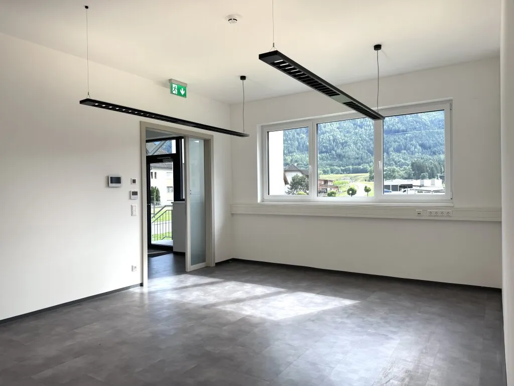 Moderne Büro- und Praxisräumlichkeiten mit 145m² in neuwertigem Firmengebäude zu vermieten! - Ansicht 3
