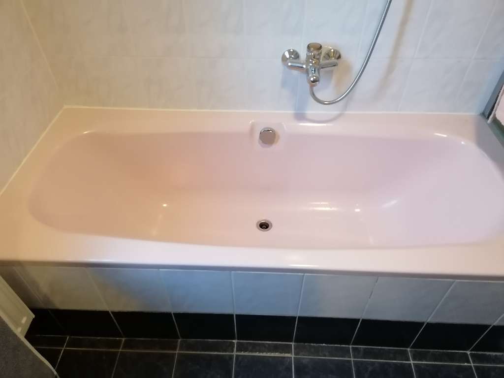 badewanne rosa mit brause armatur um vb 79 € bzw. komplettes