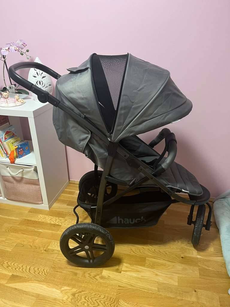 Kinderwagen Hauck 3 in 1 + Isofixhalterung gratis dazu,  230,- (1210 Wien)  - willhaben