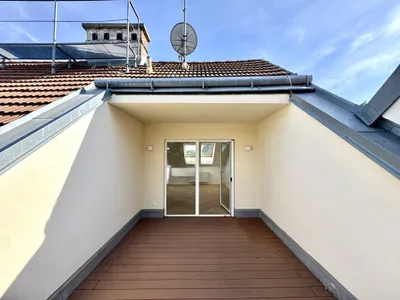 NEU! Lichtdurchflutete 4-Zimmer-Dachgeschoss-Wohnung mit Terrasse in begrüntem Innenhof! Achtung 3. Stock ohne LIFT! – Bild 3