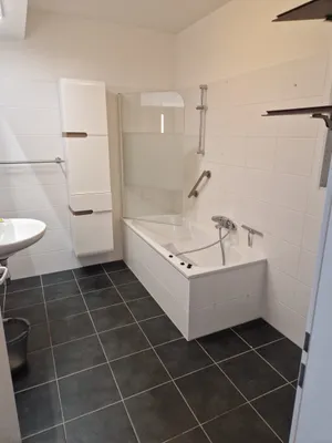4-Zimmer-Wohnung mieten in Neunkirchen – 96 m², € 1.125 – Bild 5 von 7