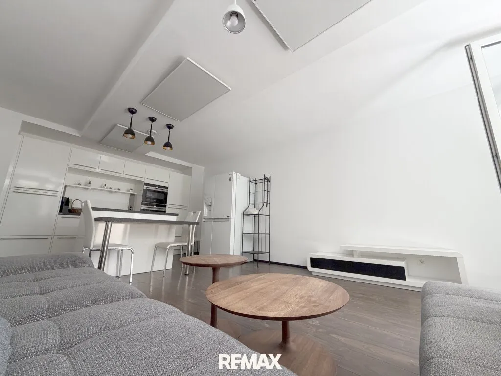 Moderne Wohnung mit Loggia in Villengegend! - Ansicht 3