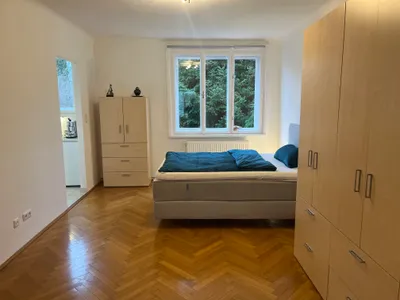 Hübsche Mansardenwohnung mit Gartenbenutzung in Gersthof – Bild 2