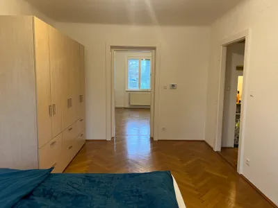 Hübsche Mansardenwohnung mit Gartenbenutzung in Gersthof – Bild 3