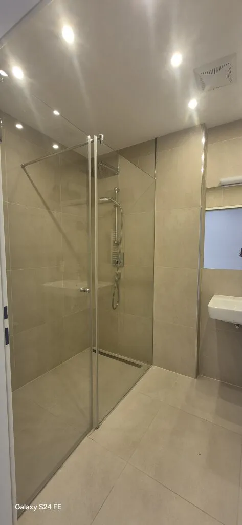 Dachgeschosswohnung zur Miete - 87 m² Wohnfläche zzgl. 9 m² Loggia - Einbauküche – pohled 3