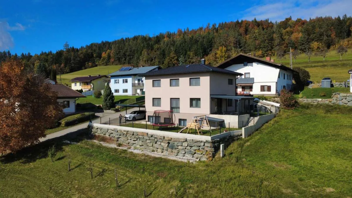 Sonne PUR! Ein-/ Mehrfamilienhaus mit Panoramablick in der beliebten Gemeinde Köttmannsdorf - Widok 2