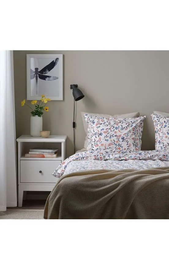deko fürs zimmer Create an Elegant and Cute Dorm Room with These 30+ Decorating Ideas Tischschmuck: Grundlagen-Wissen