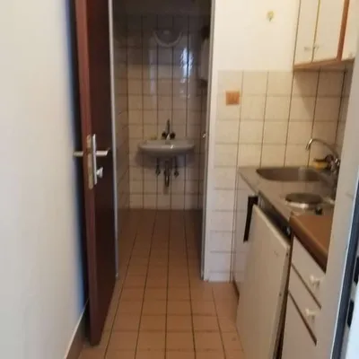 2-Zimmer-Gewerbeimmobilie mieten in Wiener Neustadt – 78 m², € 750 – Bild 2 von 6