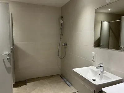 Gewerbeimmobilie mieten in Eferding – 301 m², € 4.214 – Bild 2 von 3