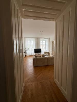 Elegante 4-Zimmer-Wohnung im 1. Bezirk