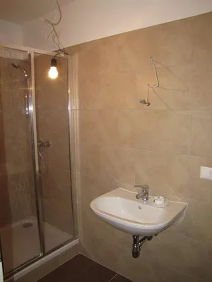 2-Zimmer-Gewerbeimmobilie mieten in Baden – 53 m², € 710 – Bild 4 von 9