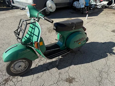 Vespa P200E