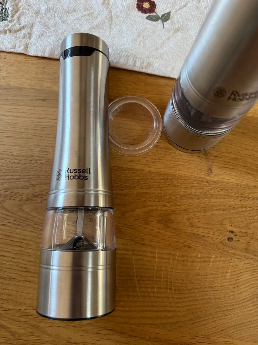 Russell Hobbs Salz und Pfeffer Mühle elektrisch [2er Set] Edelstahl, € 15,- (8010 Geidorf)