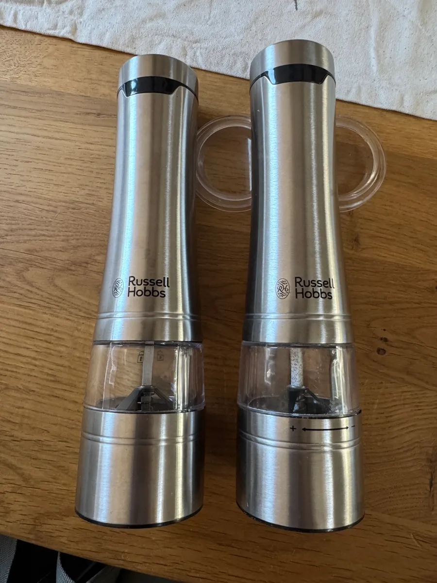 Russell Hobbs Salz und Pfeffer Mühle elektrisch [2er Set] Edelstahl, € 15,- (8010 Geidorf)