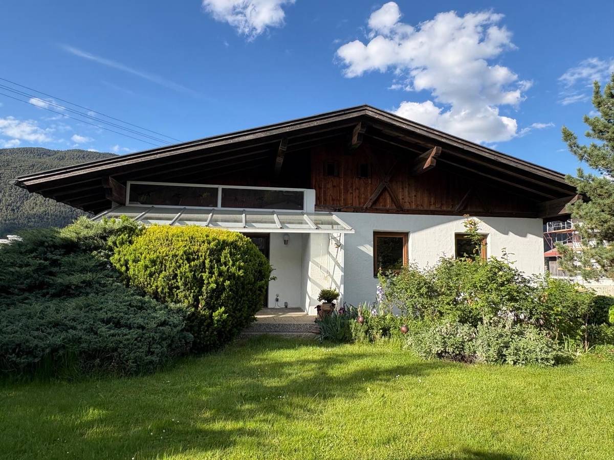Einfamilienhaus mit Garten, Garage und Potenzial in Hatting, Hatting