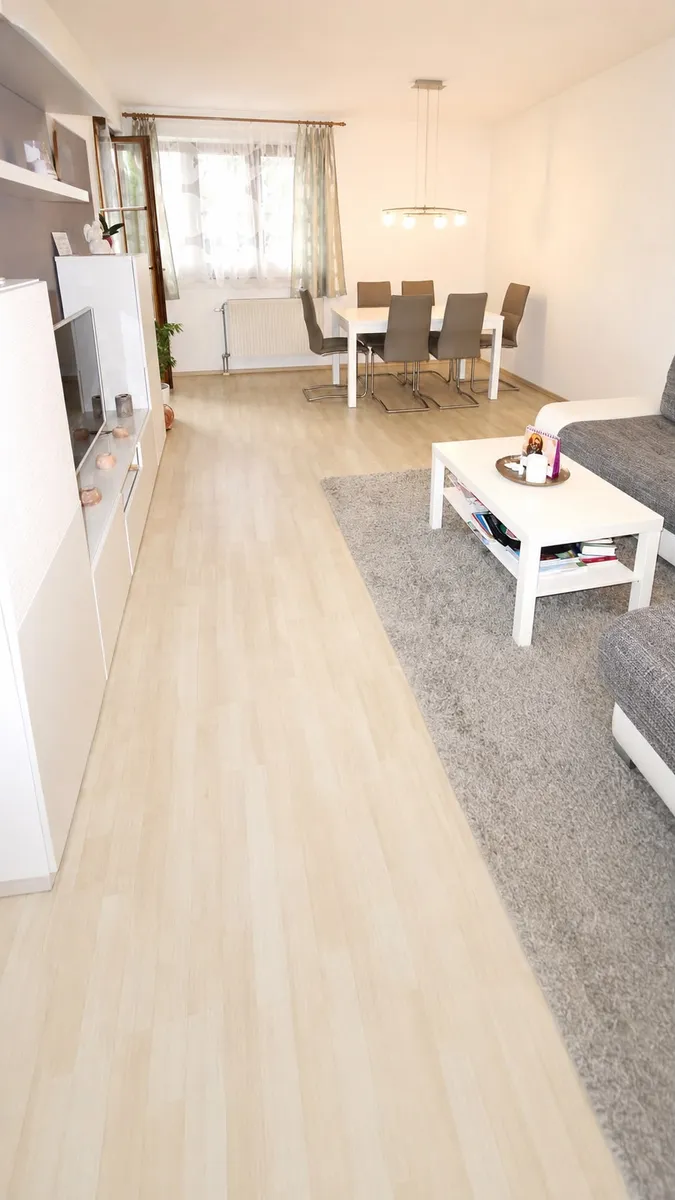 Helle 2-Zimmer-Wohnung mit Westbalkon und Tiefgaragenplatz im Zentrum von Henndorf am Wallersee - Ansicht 2