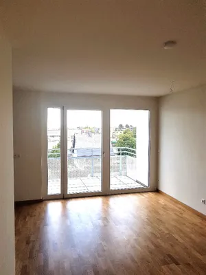 Wer sucht ein echtes ZUHAUSE und nicht nur eine Unterkunft? Sehr schöne neuwertige Wohnung, in 2 Minuten am Liesinger Bahnhof/ Bahnsteig, trotzdem Ruhelage und TOP ausgestattet – Bild 2