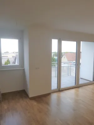 Wer sucht ein echtes ZUHAUSE und nicht nur eine Unterkunft? Sehr schöne neuwertige Wohnung, in 2 Minuten am Liesinger Bahnhof/ Bahnsteig, trotzdem Ruhelage und TOP ausgestattet – Bild 3
