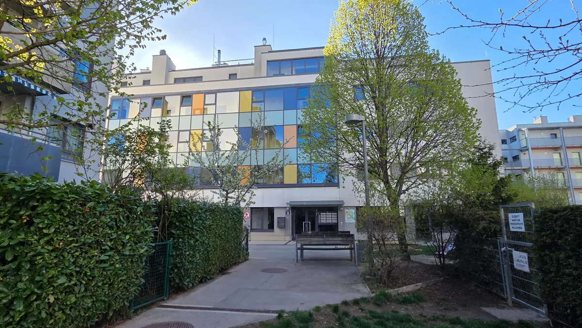 3-Zimmer-Wohnung mit verglaster Loggia & Pool am Laaerberg - Ansicht 2
