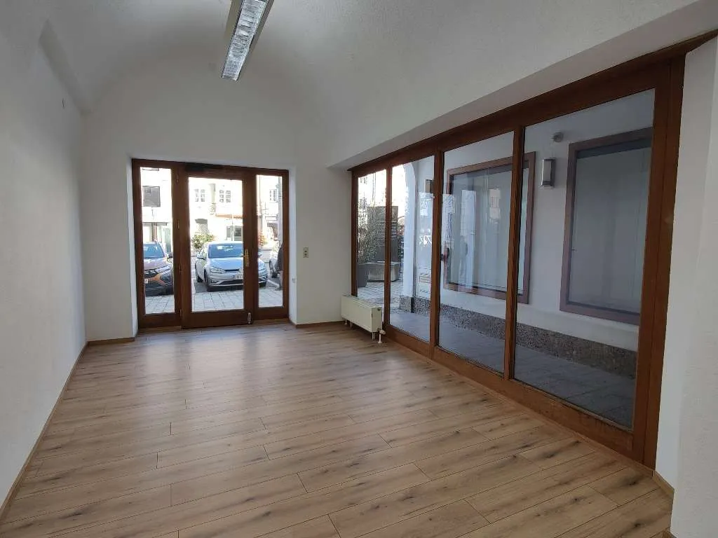 (Videolink!) 2 Monate mietfrei! NEU saniertes Geschäftslokal/ Büro/ Kanzlei in bester Lage am Stadtplatz zu vermieten! PROVISIONSFREI - Ansicht 3