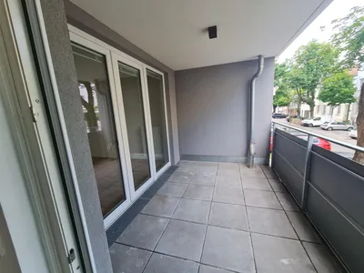 Helle Neubauwohnung mit Loggia und Garagenparkplatz.