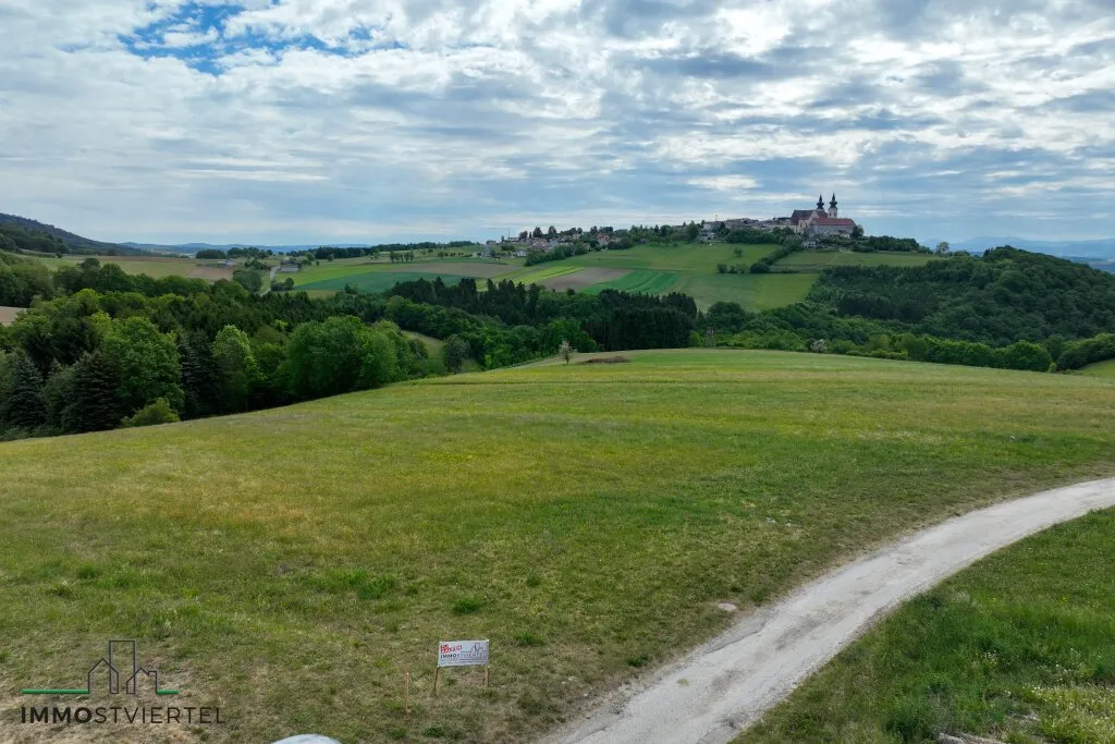 Großes Grundstück mit herrlicher Aussicht auf Maria Taferl und ins Alpenvorland! Hobbylandwirtschaft möglich! – pohled 2