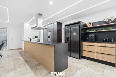 8-Zimmer-Haus kaufen in Bruck an der Leitha – 320,2 m², € 1.200.000 – Bild 3 von 24
