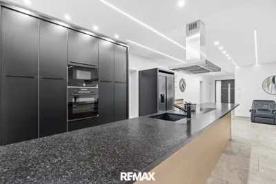 8-Zimmer-Haus kaufen in Bruck an der Leitha – 320,2 m², € 1.200.000 – Bild 6 von 24