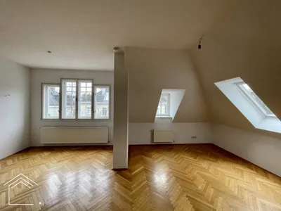 Erstbezug nach stilvoller Sanierung - Altbauwohnung in wunderschöner Stilvilla - ein Zuhause für gehobene Ansprüche! – Bild 3