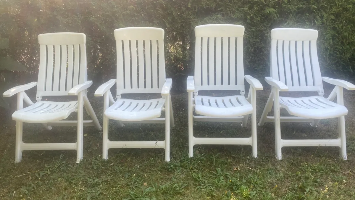 gartensessel plastik weiss 4 stück, € 5,- (3001 Mauerbach)