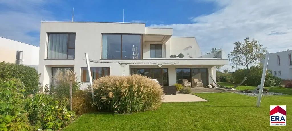 Moderne lichtdurchflutete Traumvilla in bester Lage am See – pohled 2