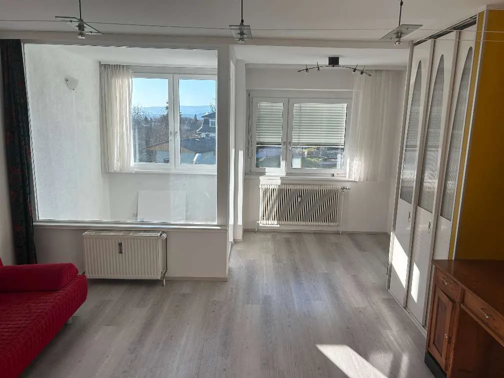 TIP-TOP Garconniere - super Lage, hell, sonnig, gemütlich. Ruhe & Blick ins Grüne - doch in der Stadt! Saniert. Parkplätze. Perfekte Raumaufteilung: kochen, essen, schlafen und wohnen, ab sofort. Fernwärme., Graz