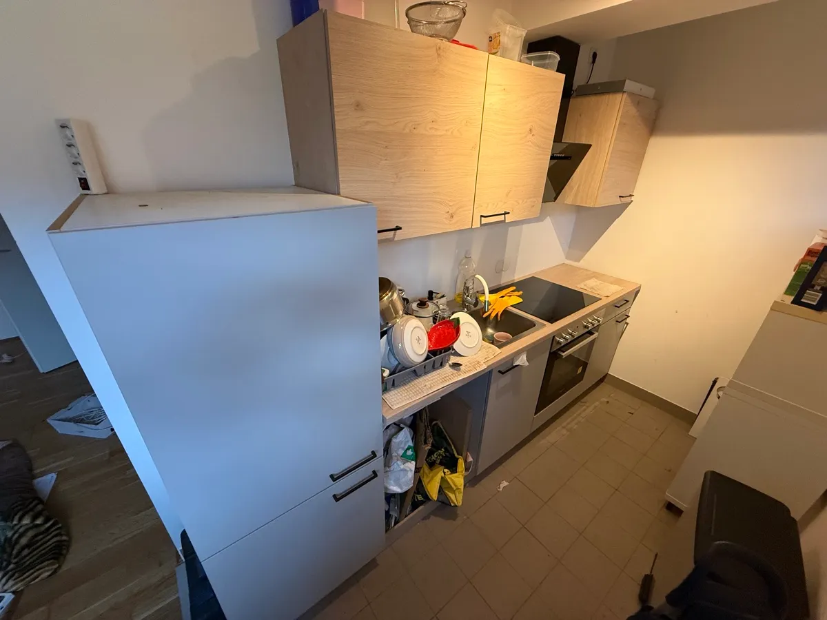 Einbauküche mit Elektrogeräten - gebraucht - Selbstabholung ( 2JAHRE ALT), € 150,- (1100 Wien)
