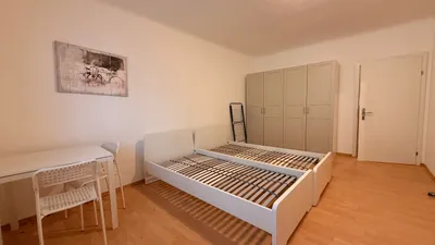 Helles Zimmer in Studenten-WG direkt bei der U1 - all-in – Bild 2