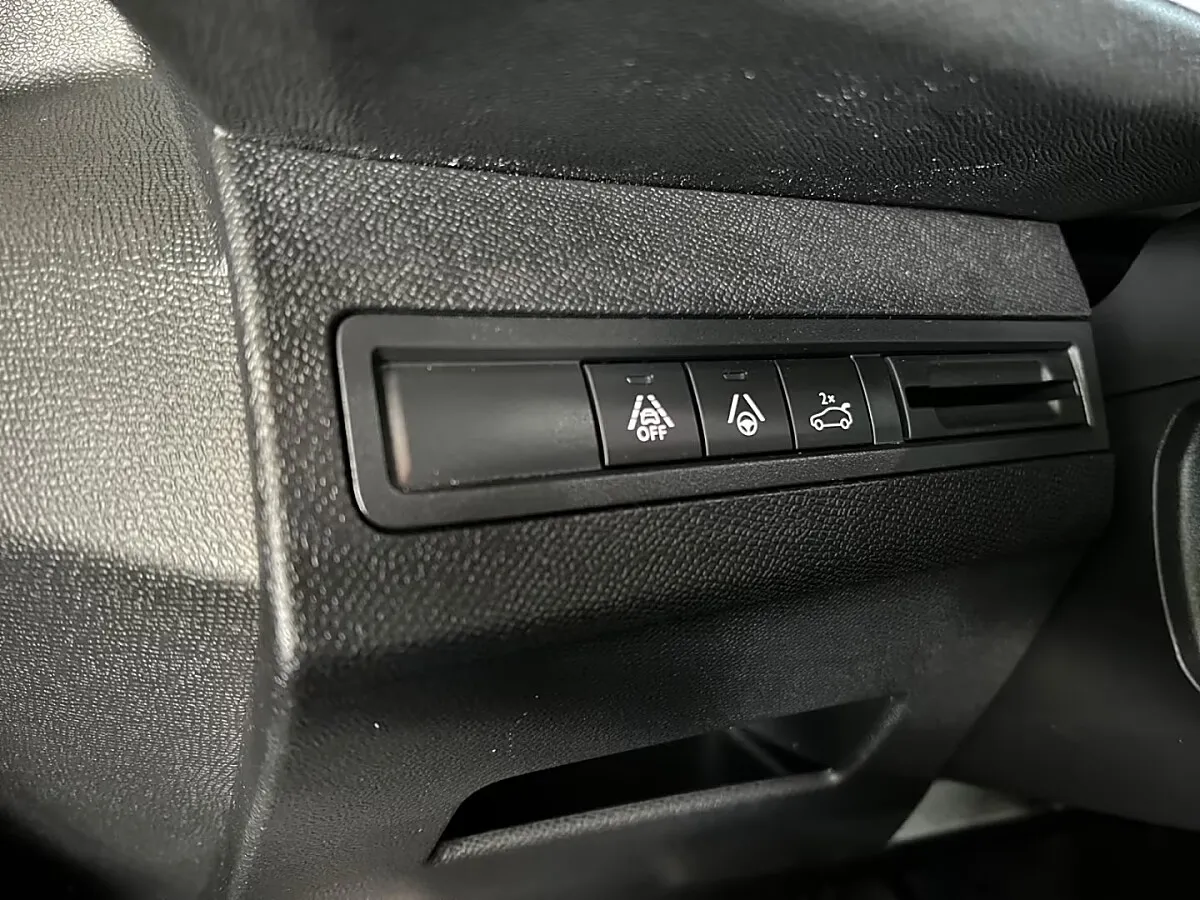 Peugeot 5008 Blackline 1.2 PureTech 130 GT EAT8 – Bild 10