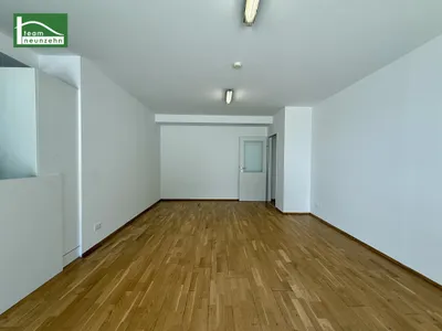 Großzügige Wohnung inkl. Einbauküche und großzügiger Terrasse in Ruhelage in 1100 Wien! – Bild 2