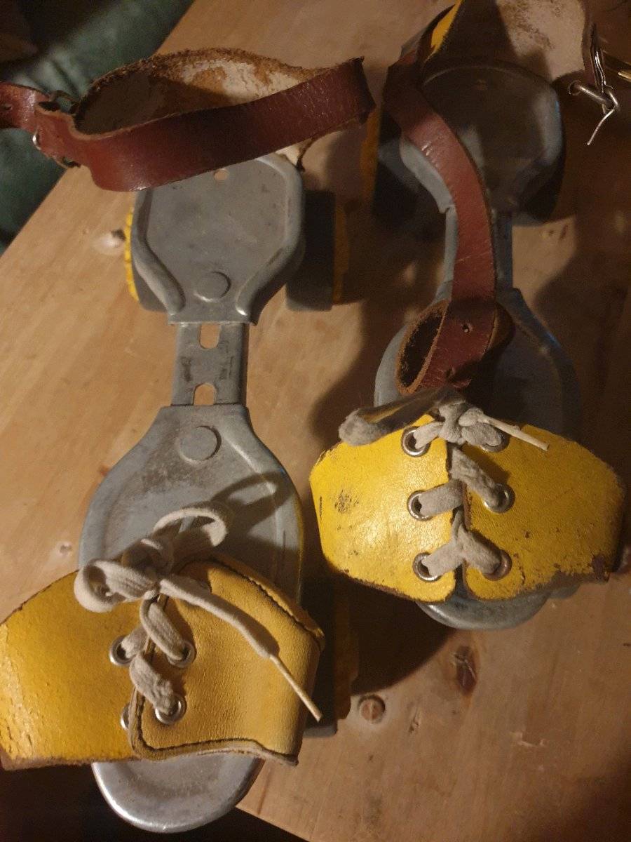 Vintage retro Rollschuhe - gelbes Leder / Metall - *look*