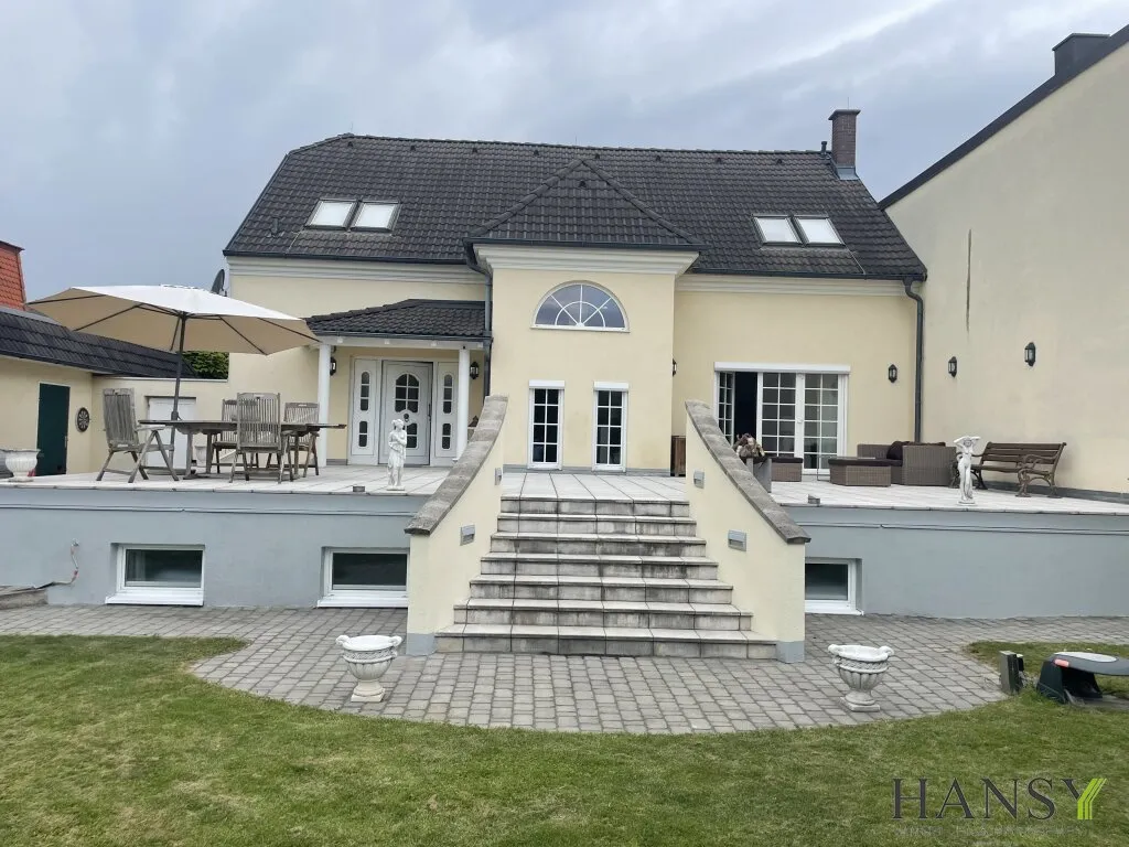TRIBUSWINKEL: Repräsentative Stilvilla: 5 Zimmer, Garten, Terrasse - Ihr Traumhaus wartet!!!, Tribuswinkel